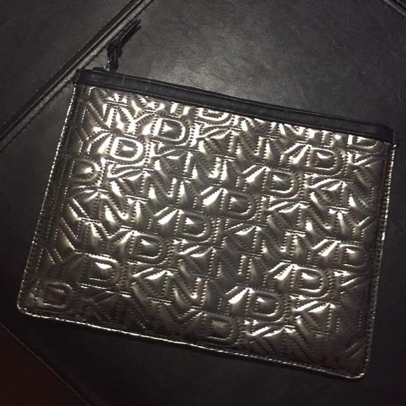 DKNYC Handbags - DKNY makeup bag